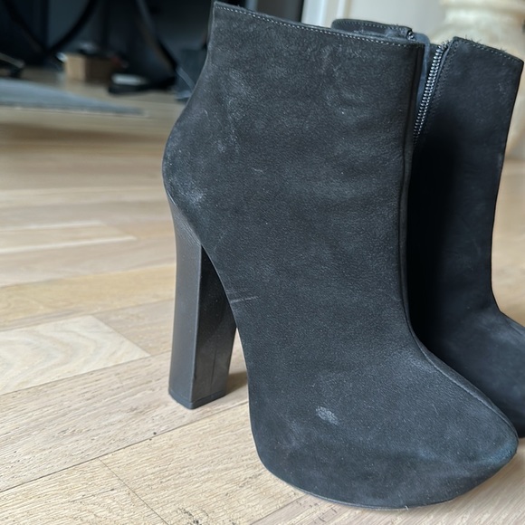 Black suede platform zipper booties 7.5 - Picture 7 of 7
